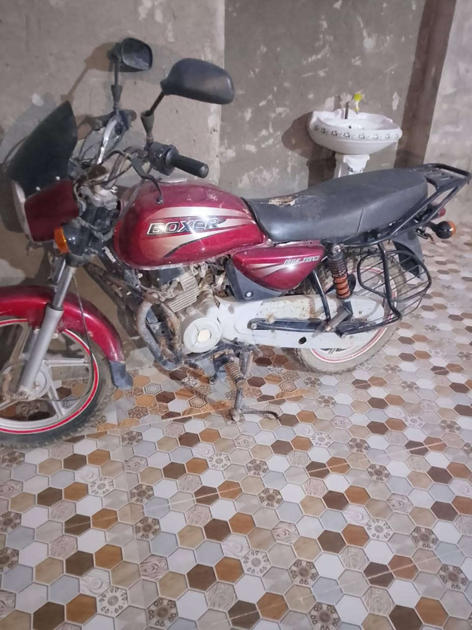 سلام عليكم دراجه بوكسر للبيع موديل ١٧ محرك مفتوح رقم الهاتف *********** مكلف بل نشر سعر 550 وبيهه مجال
