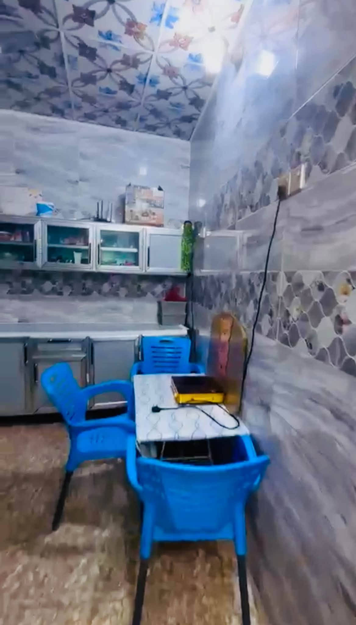 للبيع بيت 50 متر طابقين غرفتين نوم منطقه مرتبه خدمات كامله قرب مرقد الحر شارع مجمع الذهبي
***********
***********
