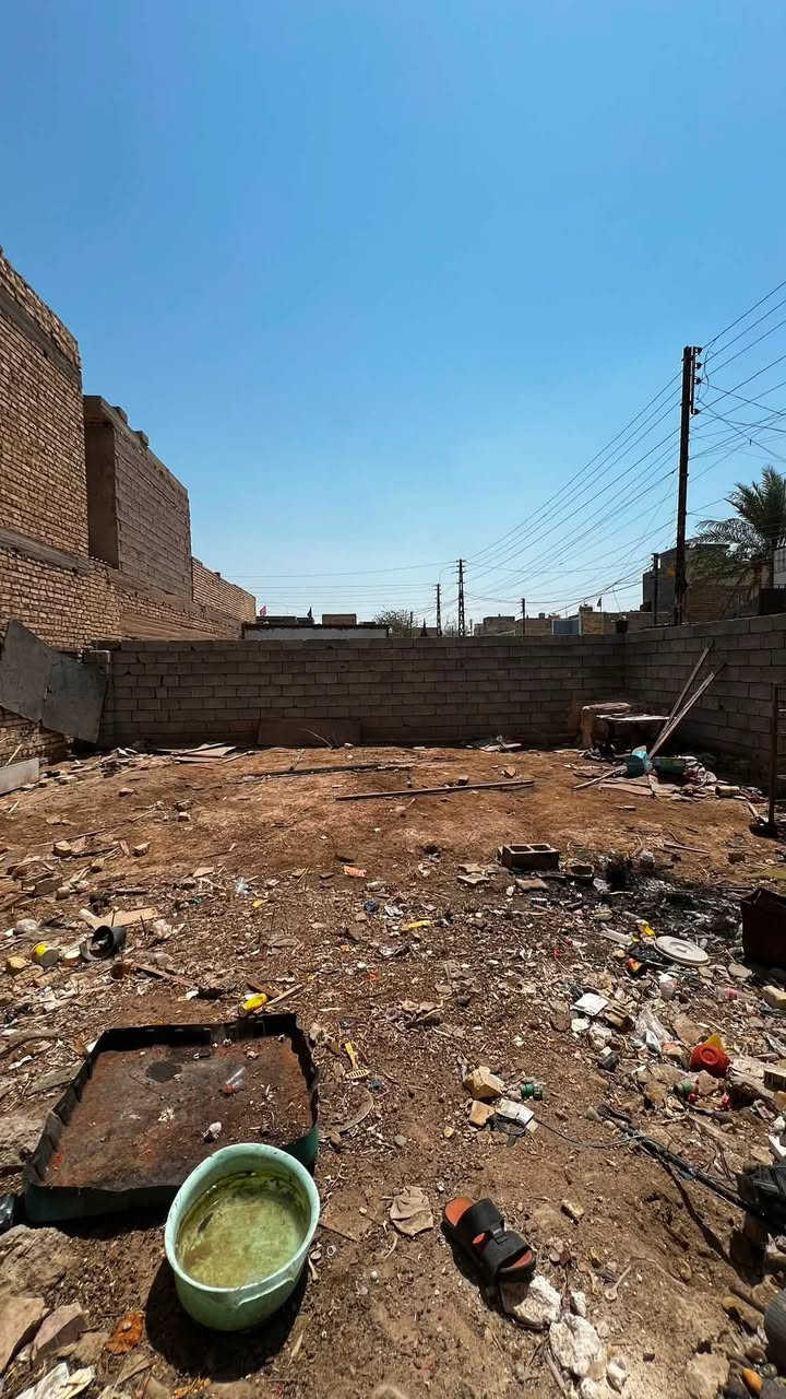 قطعه ارض للبيع مكان بلحسينيه مال راشديه يم المدارس بل 20لمقابيل عمارت المصري م100متر مربع ***********مبنيه سياج
