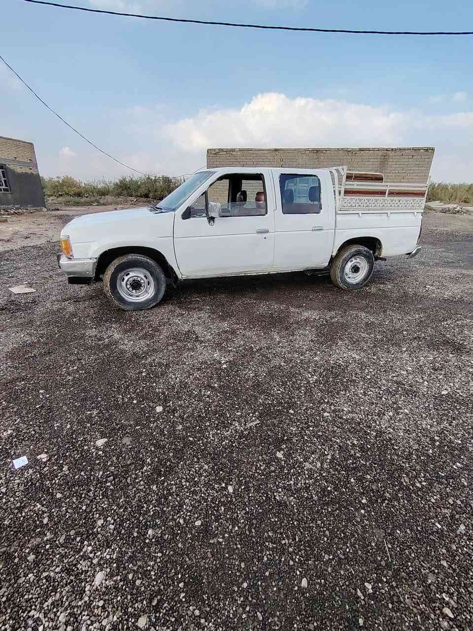 سلام عليكم نيسان موديل ٩٢ بسمي سنويه منتهي السعر ٢٥ وبيه مجال ***********
