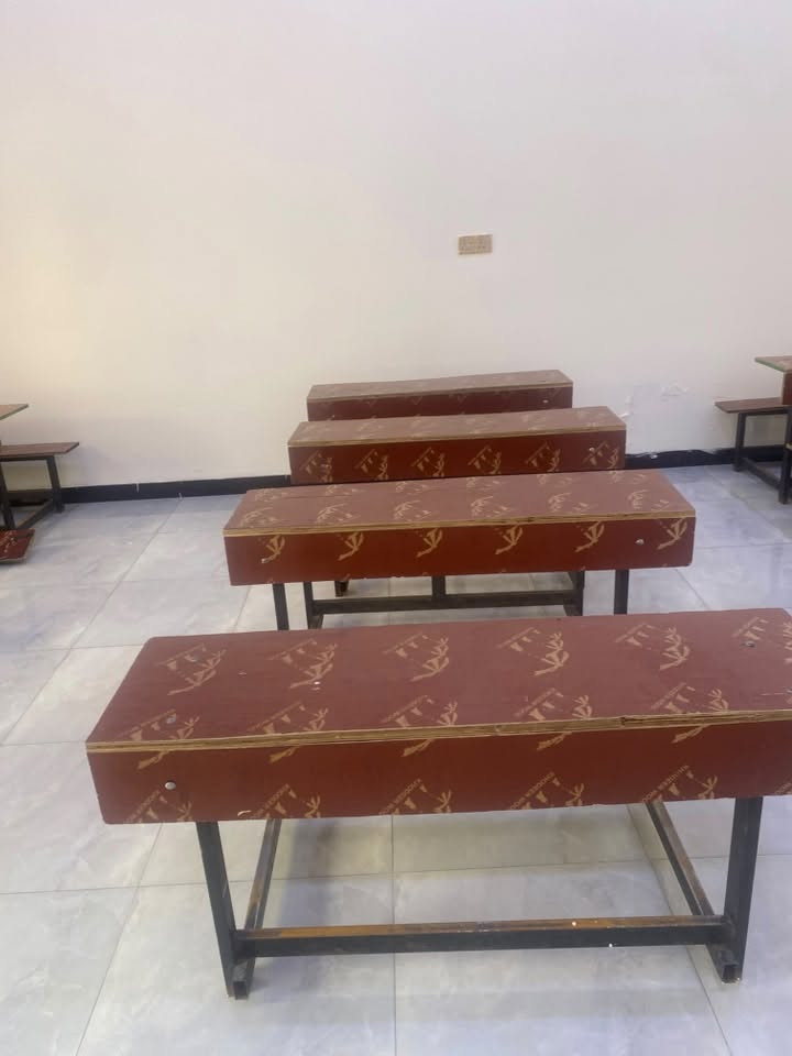 تتوفر رحلات مدرسية سعر المفرد 30 واذا جملة 
28 الف العدد ا(100) رحلات تقريباً 
سبب يتم بيع الرحلات وشراء ستولات 
للتفاصيل اكثر ***********
مكلف بالنشر غير متواجد على الفيس
