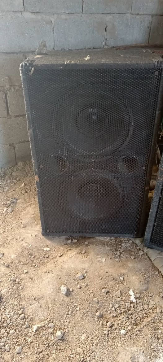 للبيع جهاز تندر 2500.مع اربع سماعات فقط سماعه وحده عاطله والباقي كله شغال. الشراي بيه خير ويدلل ***********
