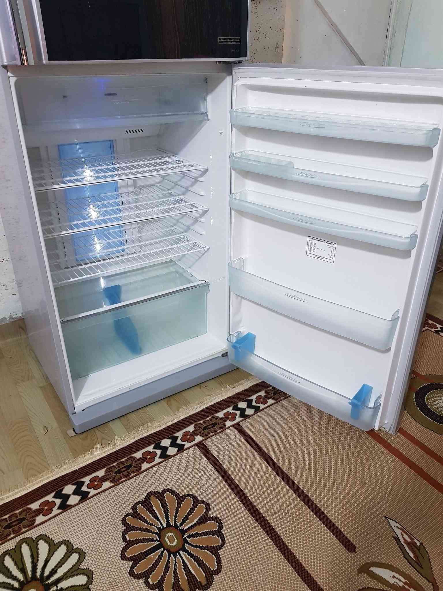 غراض بيت للبيع ..♦️
ثلاجه شركة توشيبا حجم كبير ٢٦ قدم .
جديده بعدها استخدام قليل  ..
براد ماء ياباني  ٣ خطوط حار بارد وسط .
مستخدم قليل ..
سعر الثلاجه .٤٥٠ الف  
سعر البراد.  ٨٥ الف 
الاجهزه جدد  مداخلات اي تصليح 
المكان بغداد ..📥
للاتصال ☎️ ***********
