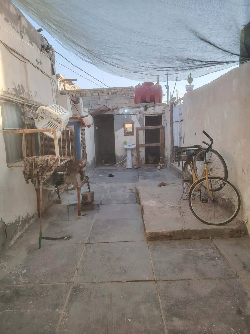 سلام عليكم بيت للبيع ١٥٠ متر  لبيت جاهز مال عويل بيت عل شارع كبال للمديرية مال لمرور بصف البنى تحتية بل كادمية سعر 15بي مجال لشراي وي ستفسار عل رقم ***********
