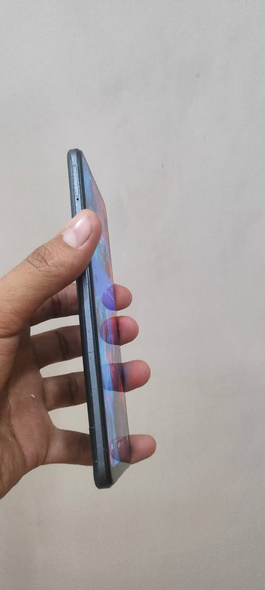 ريلمي 8برو ذاكرة 128 رام 8 جهاز نضيف فقطط ضهر بي فطور 
كلشي شغال 
لكن بي ملاحضة مرات اللمس ما يستجيب نادرا ما يصير ويرجع كلش طبيعي  وشاشتة اصلية بصمة شغال كلشي شغال 
سعرة 110 مكاني كرخ توصيل صيل داخل الكرخ فقط موجود رقمي   ***********
