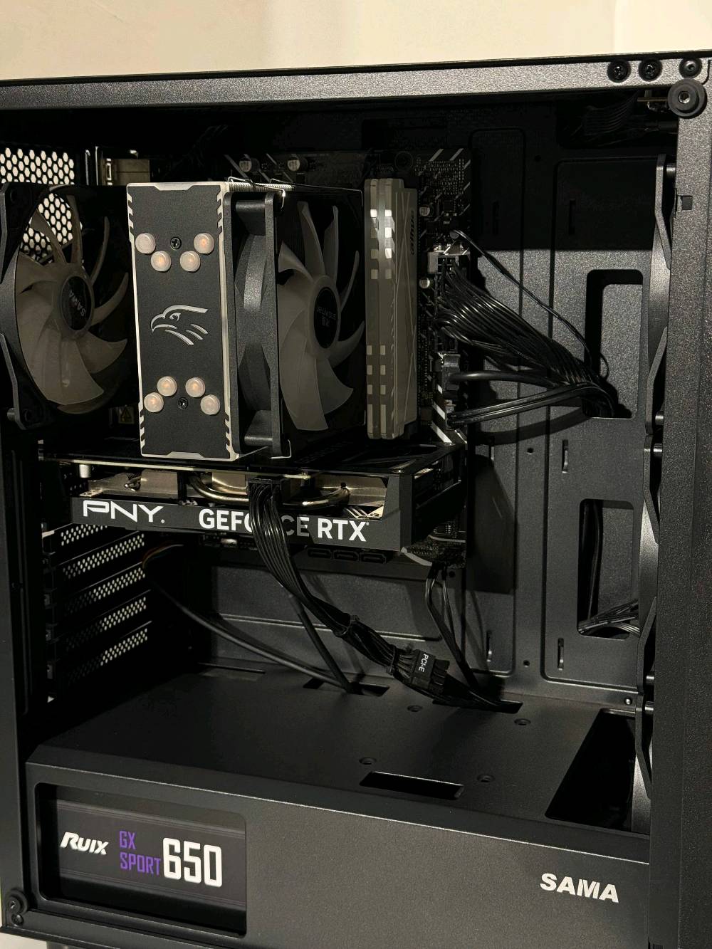 كيس حاسبه للبيع 
قطع مستخدمه نظيفه جدا 
اداء قوي 

المواصفات : 
PNY RTX 4060 8GB 
Ci5 14400F
ASUS PRIME H610M K ARGB
RAM 16GB(8*2) 3200MHZ 
SAMSUNG SSD SATA 512GB 
PSU 650W RUIX 
كيس مع ٤ فانات + مبرد هوائي 

ضمان فحص 
السعر  1،090 الف
مليون و 90 الف