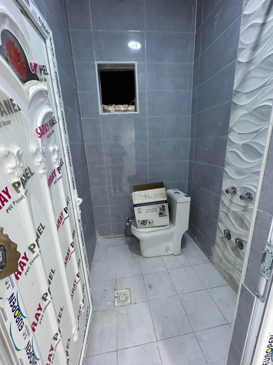 فرصة مميزة للبيع!

بيت مساحته 50 متر
يتكون من:

* غرفتين نوم
* استقبال
* صالة
* مطبخ

📍 الموقع: – شارع الملا_ على شارع مقرنص
💰 السعر: 95 مليون دينار

للتواصل والاستفسار:
📞 ***********

📌 البيت مناسب للسكن أو الاستثمار وبموقع جيد على شارع رئيسي
