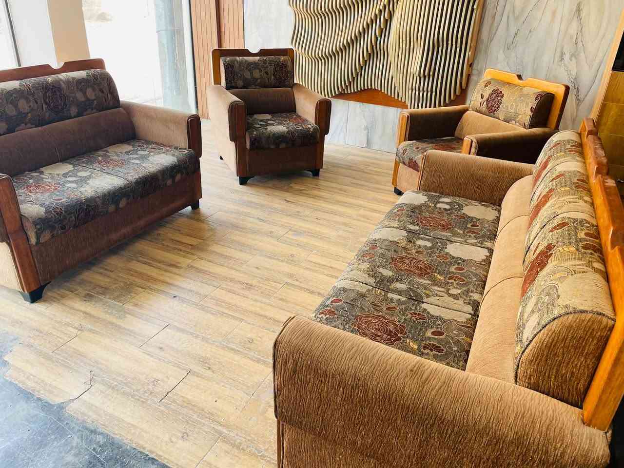 تخم 7مقاعد مستعمل للبيع
الحريه البستان مقابيل مدرسه سكينه 
*********** واتساب او مراسله الصفحه
