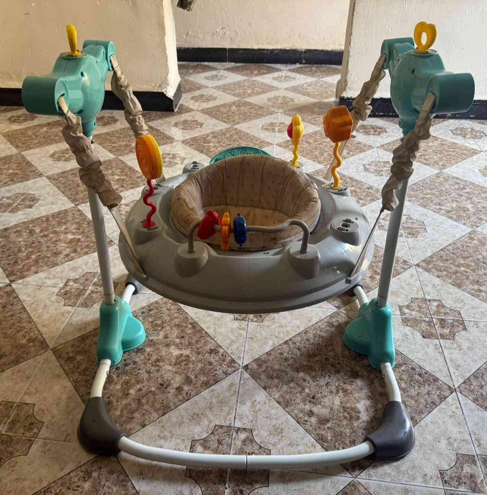 السلام عليكم للبيع نضيفات سعرهم اثنينهم ٧٥ وبيهم مجال بسيط مكاني الدورة *********** واتساب
