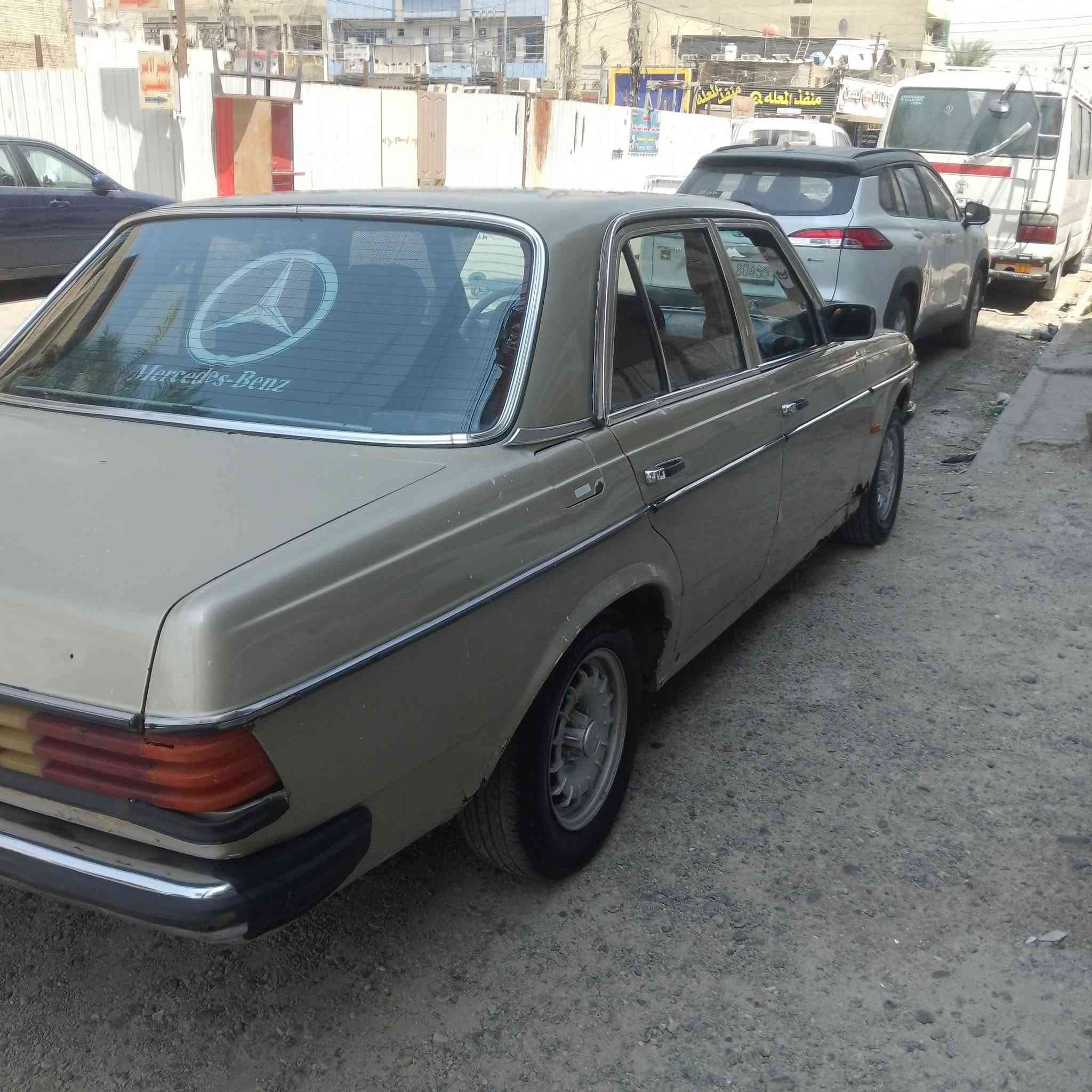 سعر 30
لبيع ابو جحيل مارسدس 81  بسمي بغداد محور بطه ديلكو ثنين ونص  مكان بغداد المشتل شارع المطبك ***********
