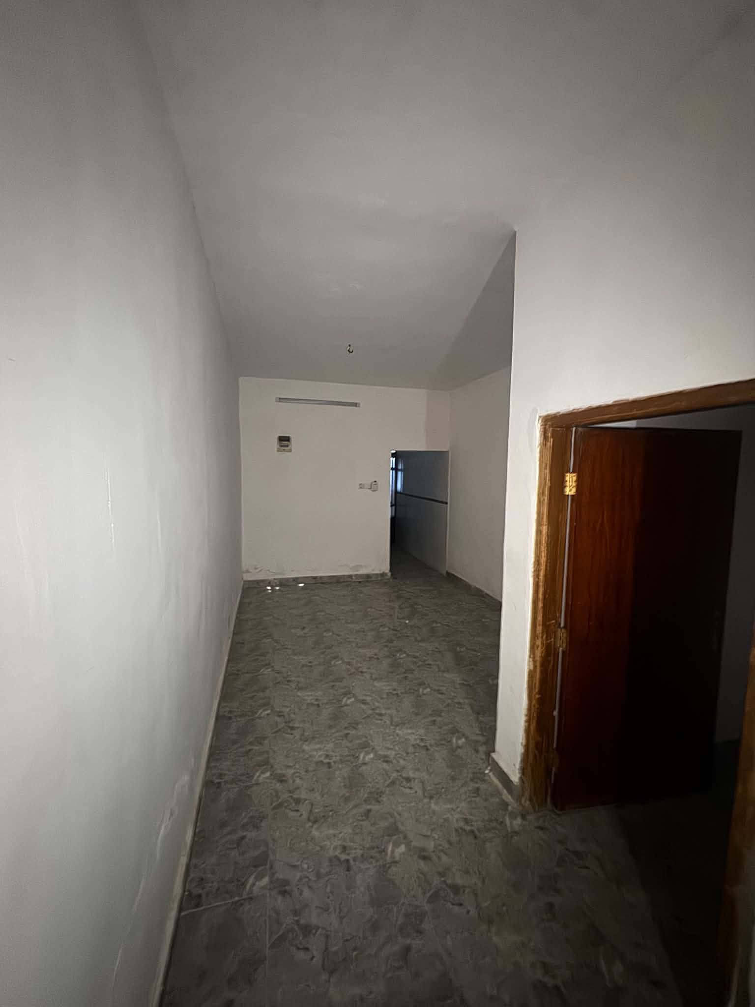 سلام عليكم
مشتمل 125 متر للايجار 🛑
المشتمل مرمم حديثاً طابق واحد
يتكون من ( كراج جبير - مطبخ - صالة - هول - غرفه وحدة - صحيات غربي حديث )  
عنوانه الشهداء / قرب مدرسه الاعظميه للاستفسار تواصل واتساب اواتصال/ ***********
