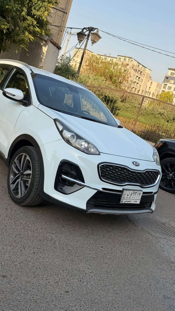 السلام عليكم
كيا سيورتج موديل 2021 خليجية السيارة 
نص فول 
قطعتين تبريد 'تبريد خلفي امامي  
جلد 
مري شفط 
 داخل بيجي
السيارة خير من الله من صدر من كير من محرك مابيها نقص ابد تحويلك ثاني
السيارة بيها 3 قطع صبغ 
ماشية 20 الف حقيقي السيارة ع ايدي اخذتها زيرو 
السعر 16:500$
للتواصل ***********
مكان السيارة بغداد البياع بغداد, العراق
