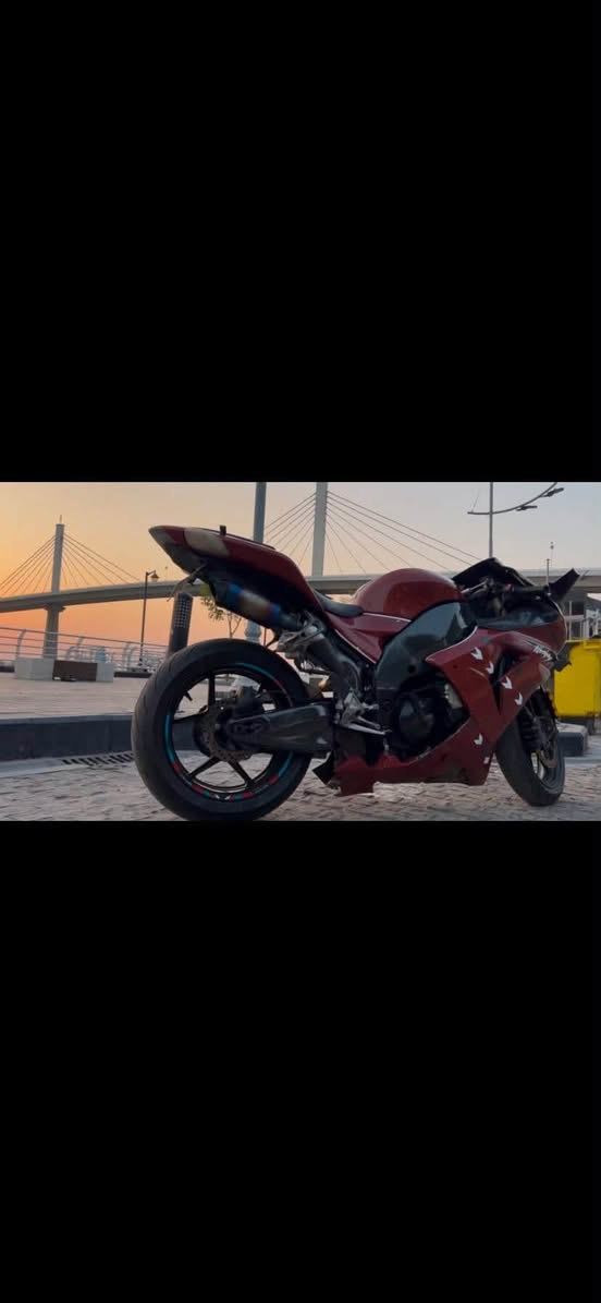 كاوسكي نينجا 1000CC ZX10R
2006
رقم وسنويه انكليزي بصره باسمي تحويل ثاني يوم
محرك كفالة لا صوت ولا تبخير 
محرك ما مفتوح
كهربائيات كله شغالة 
ملحقات ( خوذة + درع + مرايات جديدة + لزكات تثبيت على تانكي ) 
مكاني البصرة
السعر :32وقابل للتفاوض 
للتواصل ( اتصال او واتساب  :  ***********
