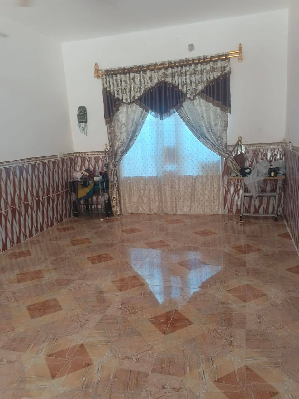 بيت للبيع ارض.زراعي  المساحه البيت والقطعه 600 السكن بيجي مالحه الغربيه سعر خاص تواصل وياي على هذا الرقم ***********

