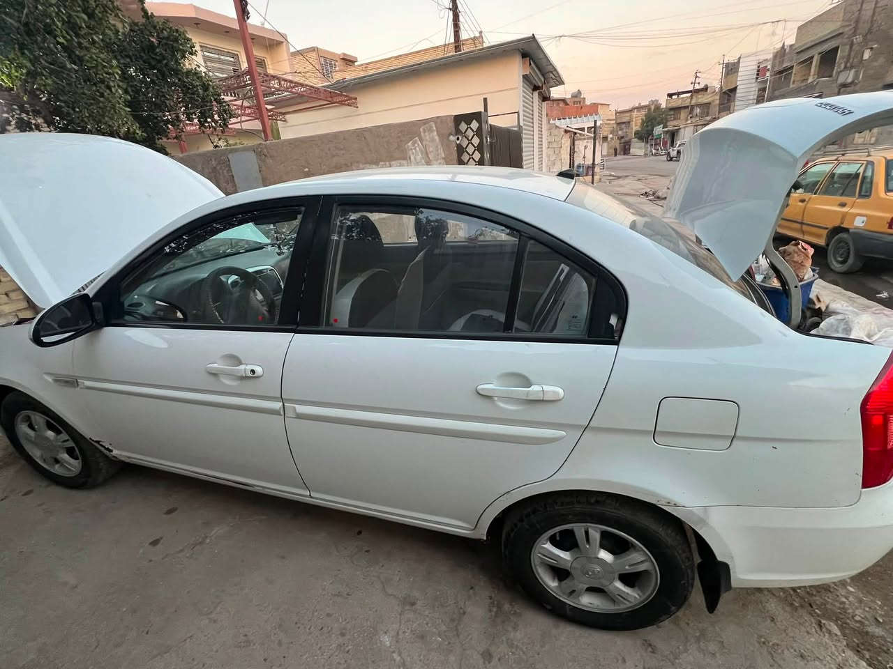 اكسنت 2008
رقم بغداد باسمي سنويه جديده 
خليجي مكينه 1600
بيها ضربه زغيره فوك قبق البانزين و بارد خلف البك لايت الايمن
الباقي كفاله 
كير مكينه حلوات منضومه تبريد جديده 
حاله الصدر امامي خلفي 80‎%‎ دبلات موبز
سعرها 82 وبيها مجال
التواصل التصال على الرقم :***********
ما متواجد على الفيس اتصل و تدلل
