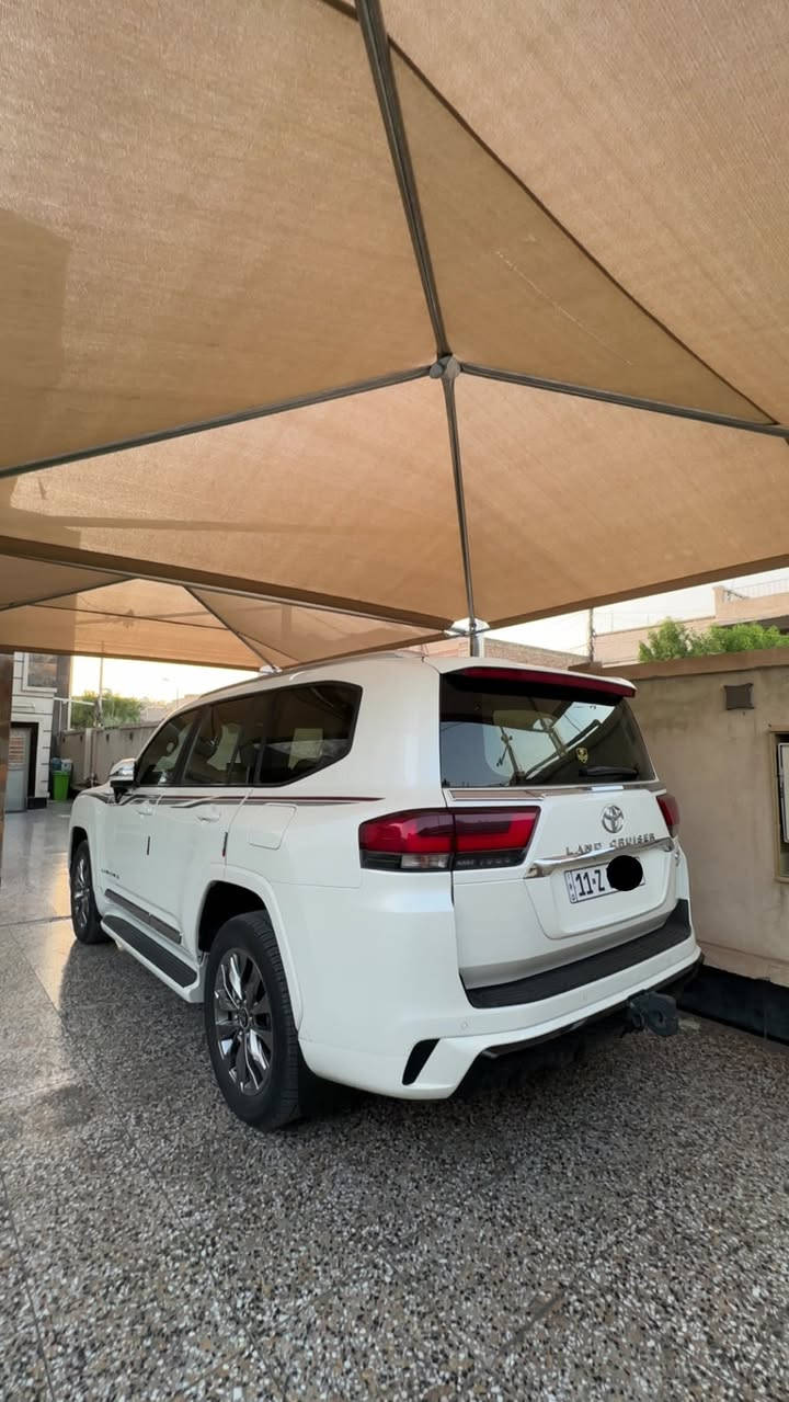 السلام عليكم للبيع فقط
لاندكروز موديل 24 بريم
مواصفات Limited :
داخل VX بلادي 
كاميرات محيطيه 360 درجه
شاشه تدعم Apple Carplay
سايد بريك كهربائي 
ومواصفات الـ Limited المعروفه
السياره كفاله عامه 
السعر 69,000$ وبيها مجال بسيط
مكاني زيونه 
رقمي : ***********
