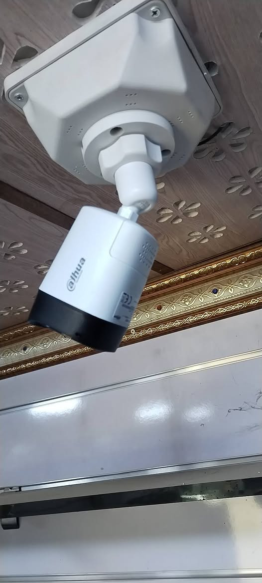 جانب من تامين احد المحلات في مدينة ابا يعلى الحمزه الغربي
تأمين محل بأربع كامرات مراقبه من ماركة دهوا اصلي
كمرات ٤ صوره وصوت ارسال واستلام 
ربط على الهاتف
تخزين ١٥ يوم
بوكسات حماية مطرية
كيبل كوكصل
فيش bns دبل نحاس
محول مع شجره ٤ بور خاصه بالكامرات ٥ ملي امبير
محوله خاصه في جهاز المنظومة
كيبل اجدي ٣ متر 4k
اخفاء الكيبلات المنظومة بالكامل
عمل درجه اوله كماموضح في الصور
كل هاذه المنظومه جديد ايتم ٢٠٢٦
حته تحافظ على بيتك او محلك وعياتك او مزرعتك او مطعمك اين كان المواقع
شركة عين الأمان كاميرات المراقبة وفرتلك جميع انواع  الكامرات المراقبة بموديلات حديثة اصلية 
كشف الوقع قبل التنصيب
وبأنسب الأسعار وجودة العمل
للبيع وتنصيب وصيانة الكامرات للإستفسار يرجى مراسلتنا على الصفحة الرسمية او الاتصال على الرقم ***********
