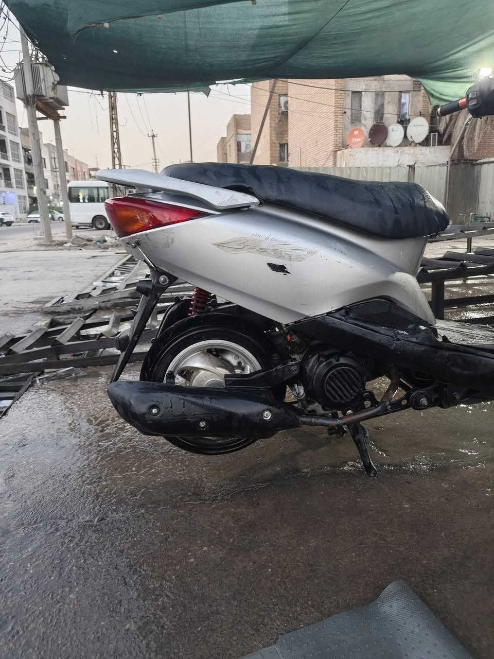 سلام عليكم دراجه بريز سرعه ١٤٠ محرك خير من الله نكره بكل وقت شلعه ومعدل لانضوح لاتبخير لاتنقيص كهرباءيات كلها شغاله تايراتها جدد كفرات بلاديه دوشمه جديده بريكات خلفي وامامي دراجه مكفوله من اسرقه تاخذها من البيت واسويلك مكاتبه  دراجه خير من الله رايدها ب٣٧٥ وبيها مجال مكاني بغداد البلديات لتواصل ***********
