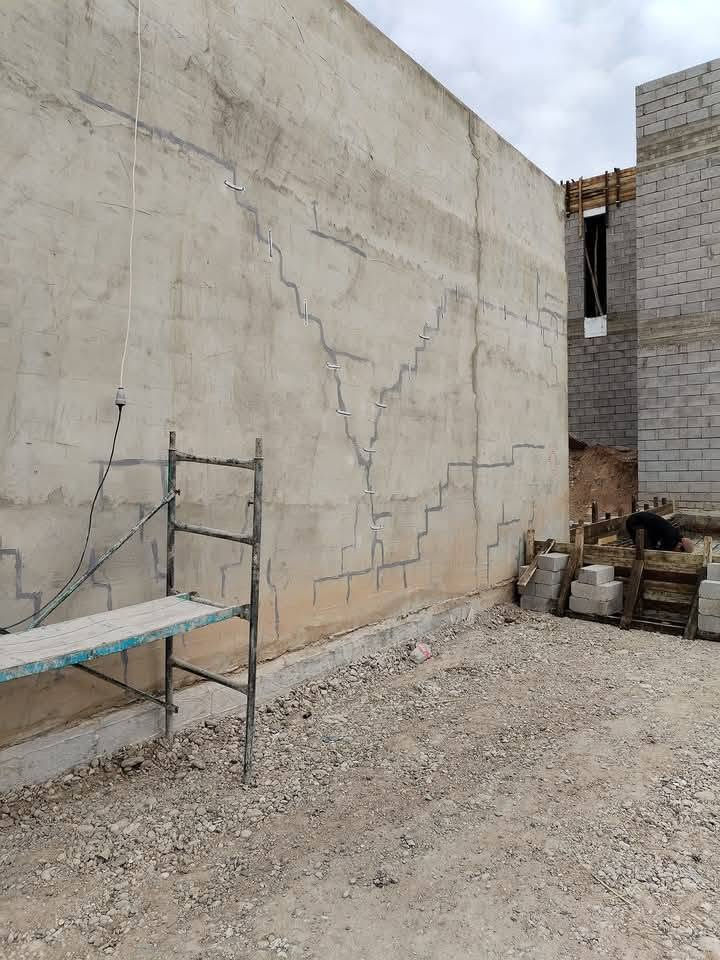 اسطه تصليحات فطر بياض لبخ بناء تصليحات  والترميم كافة المنازل
معالجه الرطوبه  والتشقق الجدار وكل مايخص البناء والترميم  
***********
