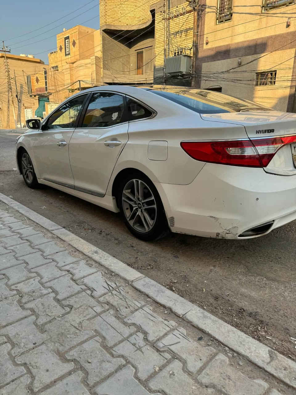 السلام عليكم  
ازيره خليجي موديل 2014 فول مواصفات ماشيه 97 الف كم 
محرك 2400 
مكفولة من الحادث
 بيه فقط بارد شويه وشبر صبغ السياره حلوه وجاهزه 
السعر 105 وبيه مجال 
رقم اربيل عندي بيه وكاله السنوية ساقطة من سنة 2017 
مكانه كربلاء السعدية قرب فندق القريشي
للاستفسار ***********
