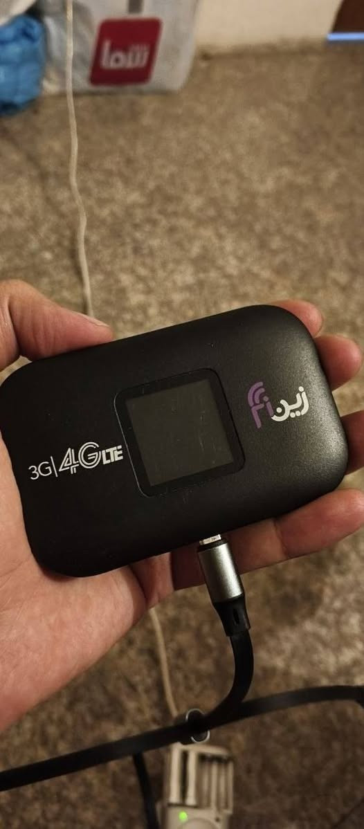 راوتر محمول من زين جهازي خاص سرعته جيده 4G  شغال وبي سيمكارت أمور كلها تمام وبطاريته ممتازة بس جهاز بدون شاحنه  بس تحتاج شاحنه اله 
45 الف مع التوصيل 
اول تم احجز ثاني يوم يمك
***********
