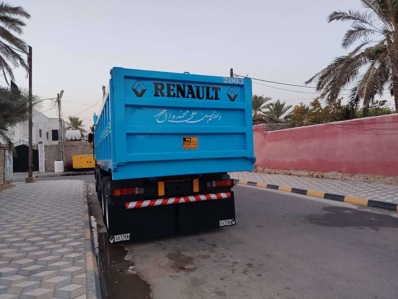 رينو للبيع بم ونوزل موديل ٢٠٠٣ مكينه على سحك سيارة جاهزه من كلشي رقم بغداد سعر تصل ***********
