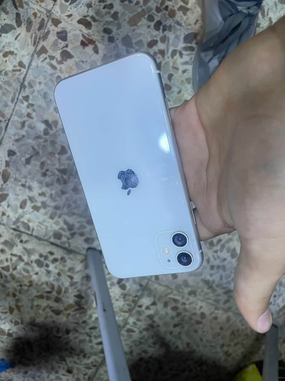 ايفون 11 عادي 

مستبدل شاشه وبطاريه تفصيخ لحد يحجي بكيفه ويكول مو تفصيخ 

بطاريه 100 

الشاشه بيها سواد من جوه من تخلي داكن ميبين 

التعلي والتنصي ومال الصامت واكفات 

فيس ايدي شغال 

كلشي شغال بجهاز 

سعر 150 قفل ربع دينار مانزل ولحد يراسل ويعامل احضره. 

*********** واتساب
