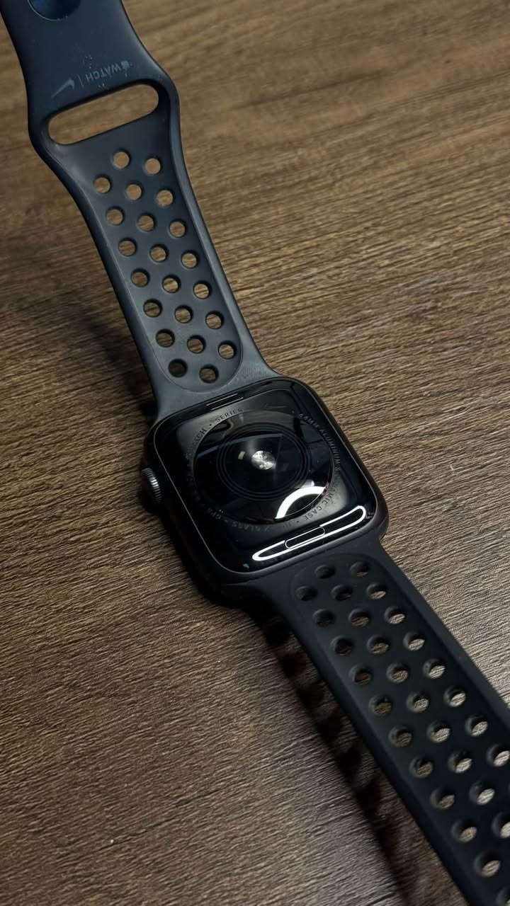 السلام عليكم
ساعة ابل الجيل الخامس اصدار نايك
Nike edition 
ماخذها جديده ومستعملها اقل السنه وكانت متروكه عندي 

اللون اسود الحجم الكبير 44 ملم

السعر 175 الف

واتساب:
***********
