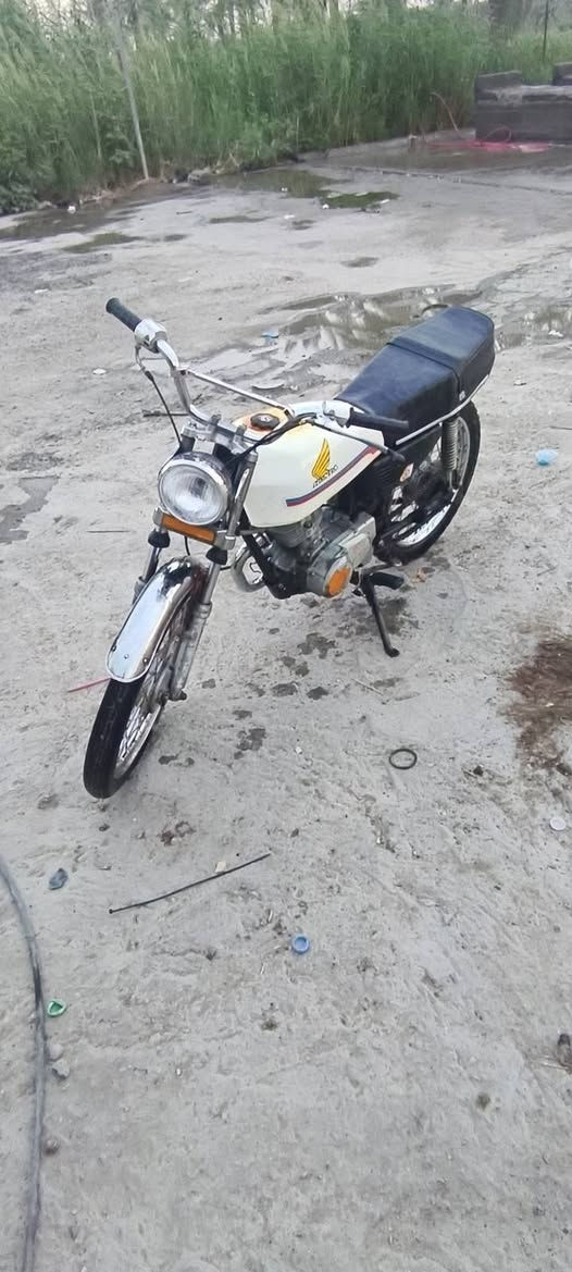 للبيع سعر 250  وبيها مجال قليل مكان مسيب بابل مكلف بلنشر  رقم صاحبها 
***********
