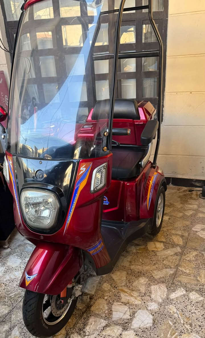 السلام عليكم دراجه شحن للبيع
النضافه 95
 بطاريات جدد الشحن 100
للتواصل 
***********

