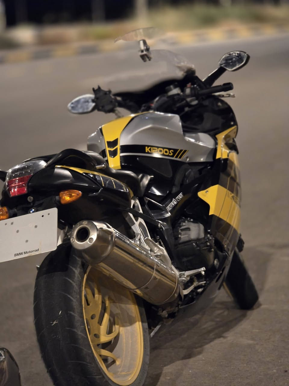 السلام عليكم ورحمه الله وبركاته
للبيع  دراجه نوع BMW  موديل 2006 بلاديه عالشركه محرك k1200sصاروخ وتسارع مرعب  وارد ياباني 3 انظمه قياده اوراق كامله مدفوع كمرك  السعر 40  او بيها مجال للتصال ***********
