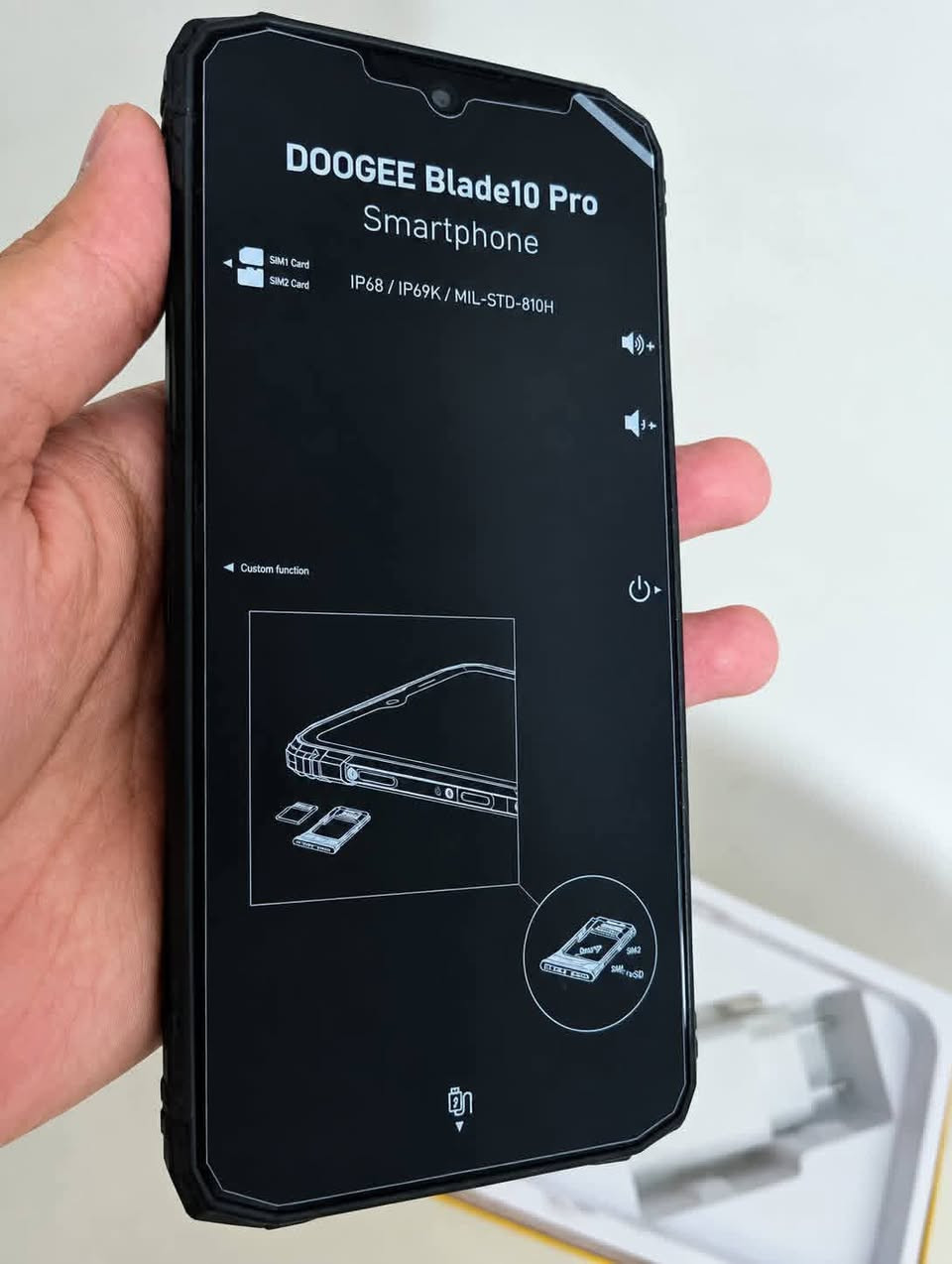 موبايل مدرع لووك 
ذاكرة 256
***********

نص مكتوب في الصور:
- DOOGEE Blade10 Pro Smartphone SIM1 Card SIM2 Card IP68 / IP69K / MIL-STD-810H Custom function