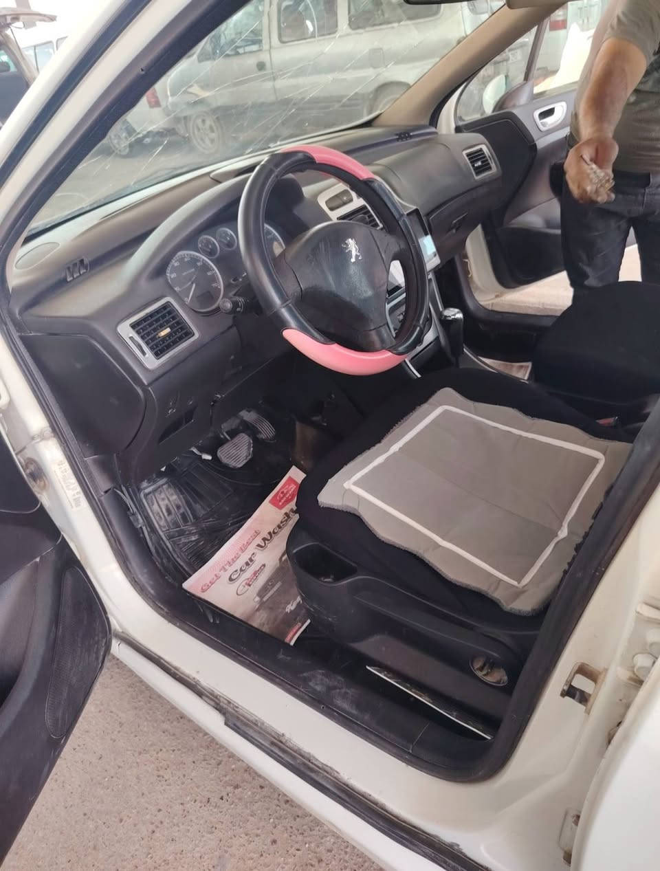 السلام عليكم بيجو ٢٠٠٥ بنيد صبغ فقط محرك جديد.. تبريد
شغال حداديه جديده
رقم بغداد مالكها بالحله
ومكانها بالحله
السعر... ٤٣ وبيها مجال
***********
