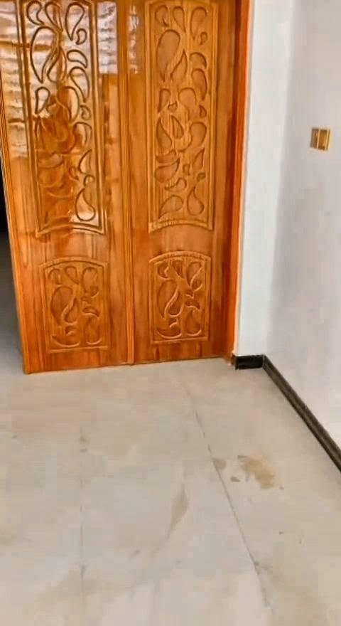 #بيت ١٠٠ متر للبيع جديد كونكريت طابق واحد حي الميلاد الحولي خلف جسر المشاة بين شارع ٣٠ الأول والثاني خلف ملعب النجف 
#تفاصيل البيت طابق واحد بناء سنة ٢٠٢٥
غرفة نوم وصالة ومطبخ و استقبال وتخاريج
#سعر البيت ٨٥ مليون وبيه مجال قليل
#للاستفسار الاتصال او المراسلة مكتب المظفر للوساطة العقارية 
***********
***********
***********
#عنوان المكتب النجف حي الميلاد الحولي عمود رقم واحد
#شعدكم عروض بيع وشراء ورهن واجار المكتب في خدمتكم
