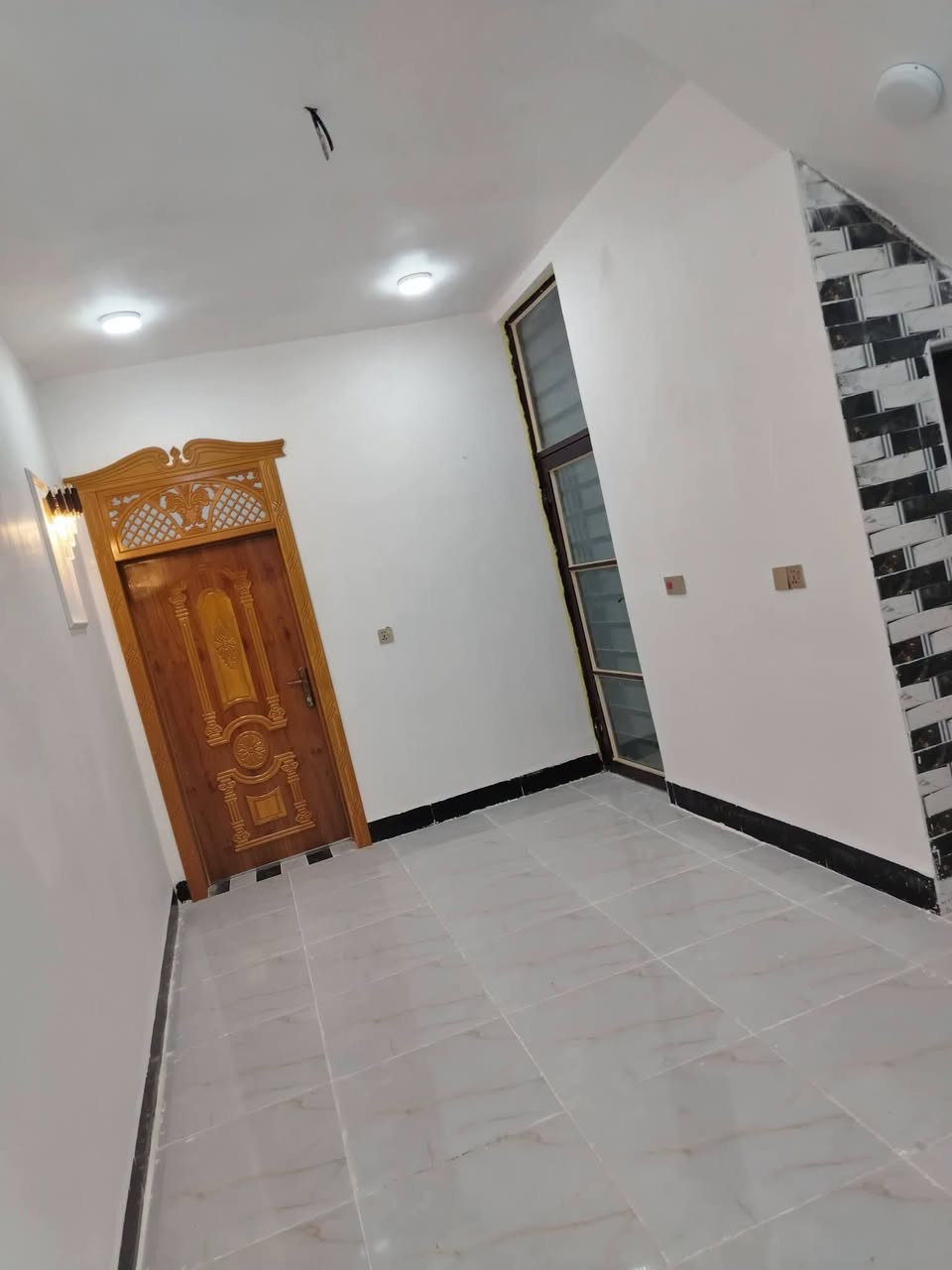 ٥٠م • بناء حديث • عمود ٣١٧