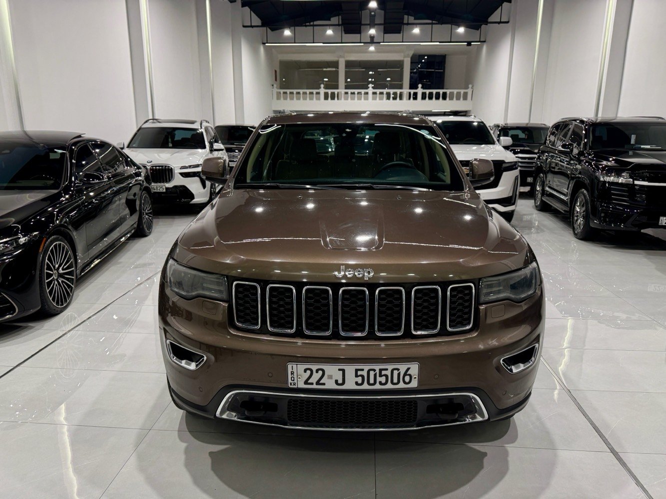 جيب گراند شيرۆكی 2018 (خەليجى شەریکەی هارلم)
قەپات مواسفات 4x4 Limited Plus 

فۆر ویل ، پانۆراما ، 3 شاشە ، کوشن سارد و گەرم ، حساسی پێش و پشت ، شاشە کارپلەی
هەموو گیانی بە شەرت هیچی نییە بێ سبوغ و بێ پارچە گۆرین
هەردوو دەعامی بە شەرت (( 61 رۆیشتووە ))

زۆر خاوێنە و بێ مەسرەف (( گێر و مەکینە و تەقە ورەقە بە شەرتە ))

رەقەم و سەنوی نۆییە (( شوین // هەولێر ))

سعری (( 235 وەرەقە و مەجالی تێدایە ))

***********
***********