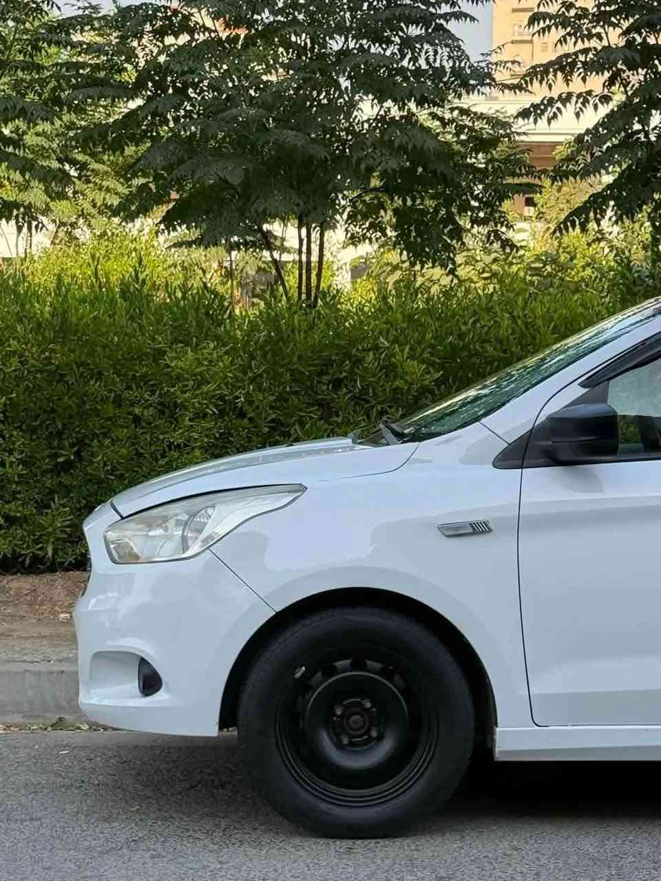 فۆرد فیگۆ ٢٠١٧ مواسەفات abs تەبرید گێر تۆماتیکو سپۆرت جام ئۆتۆ شاشە کامیرە ڤۆلیۆم ٥ بالیف ٣ پارچەی سبوغە بێ ژۆرێ پشتی عەزێتێکی بچووکی هەیە تەبرید گێر مەکینە تەقە رەقە بەشەرت ٤ تایەی نوێ ٤ دەبلو رۆتو ڤۆڵت نوێ سەیارەکە دینارەک مەسرەفی تێدا نییە 
١٥٠ هەزار کیلۆمەتر رۆییە
ناونیشان-هەولێر
رەقەم-***********
نرخ-٧٨ مەجال

السلام عليكم
فورد فيجو 2017
المواصفات:
 نظام مكابح ABS
 تبريد (تكييف)
 كير أوتوماتيك وسبورت
 زجاج كهربائي (أوتو)
 شاشة وكاميرا
 تحكم تحكم طارة (فوليوم)
 5 وسائد هوائية (أيرباك)
 3 قطع صبغ (بدون داخل)
 ضربة خفيفة في الخلف (عظمة/دعامية خلفية)
 كير ومحرك وتبريد وبدون أي أصوات (بشرط الفحص)
 4 إطارات جديدة
 4 دبلات ورودات وفولت جديدة
 السيارة لا تحتاج أي مصاريف نهائياً
 الممشى: 150 ألف كيلومتر
العنوان: أربيل
رقم الهاتف: ***********
السعر: 78 ورقة (٧٨) وقابل للمجال أربيل, العراق
