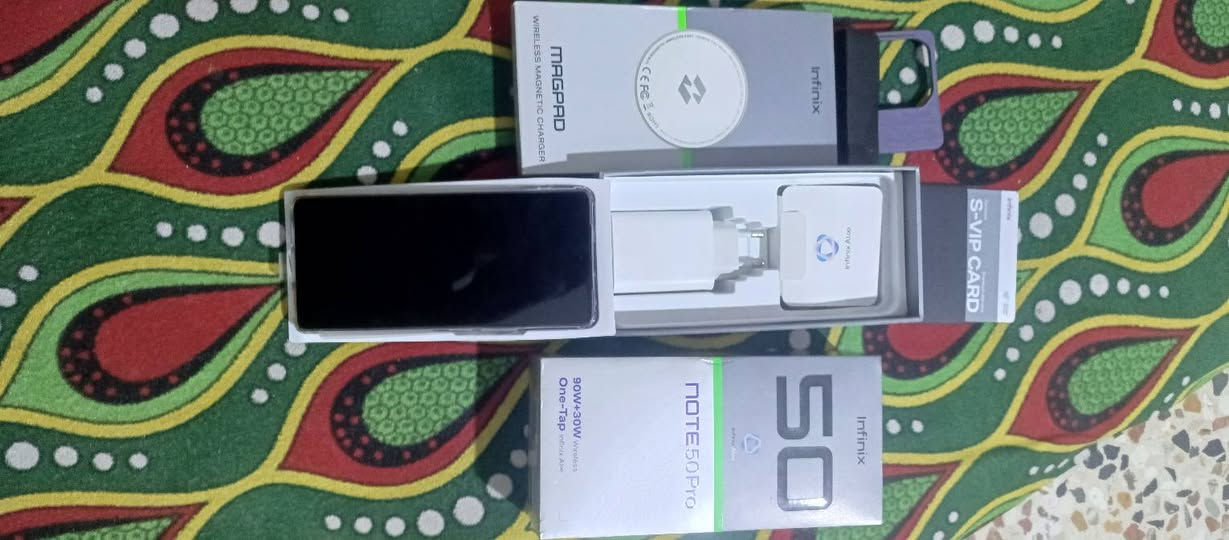 السلام عليكم جهاز انفنكس نوت 50 برو كامل ملحقاته ذاكره 256 والعشوائيه 12+12 نضافه90 بالميه مكفول من العطل والفتح السعر 270 الرقم ***********
