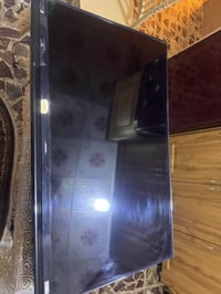 شاشة سامسونك جديدة وشغالة وكلشي مابيهة الحجي الجبير للبيع السعر 200 ال...