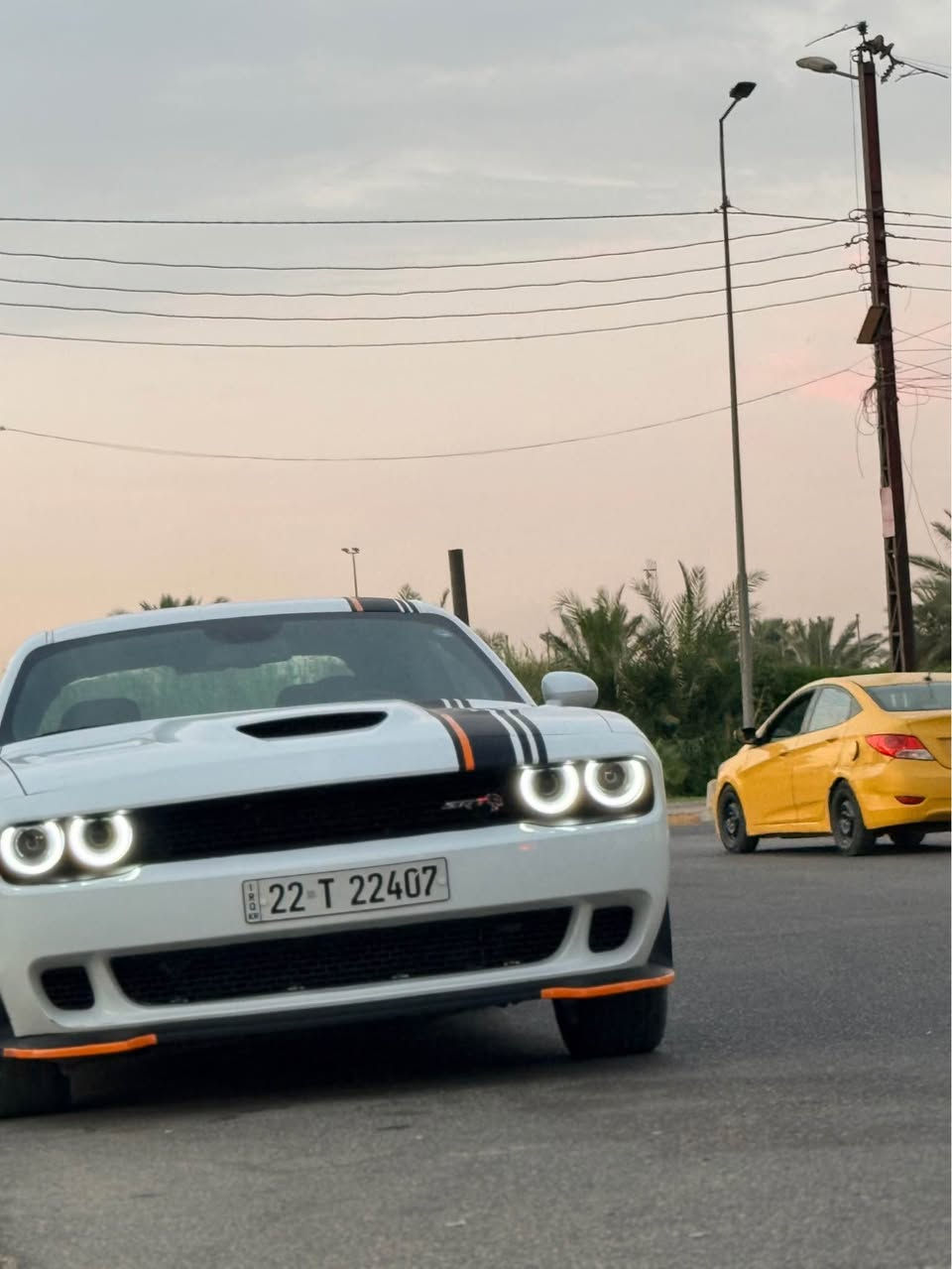 🔥 دوج جالنجر SXT موديل 2023 - للبيع 🔥
سيارة رياضية ممتازة بحالة جيدة ونظيفة جداً جاهزة للاستخدام.
📋 تفاصيل السيارة الأساسية:
 الموديل: 2023
 اللون: أبيض
 المحرك: سلندر (V6) سعة 3.6L (
 المسافة المقطوعة: 24 ألف ميل فقط
 الضرر: 3 قطع صبغ)
⭐ أبرز المواصفات (SXT):
 بصمة تشغيل ودخول ذكي
 شاشة لمس ذكية تدعم Apple CarPlay و Android Auto
 كاميرا خلفية 
 كرسي  السائق تحكم كهربائي
 نظام قيادة رياضي (Sport Mode)
 تبريد ممتاز (قطعتين)
 تحكم كامل من الاستيرن مع نظام أوامر صوتية
 ويل كب أصلية مع شاشة معلومات ومعايير قيادة
📍 الموقع: بغداد - حي الجهاد (شارع المطار)
📞 للتواصل والاستفسار: *********** بغداد, العراق
