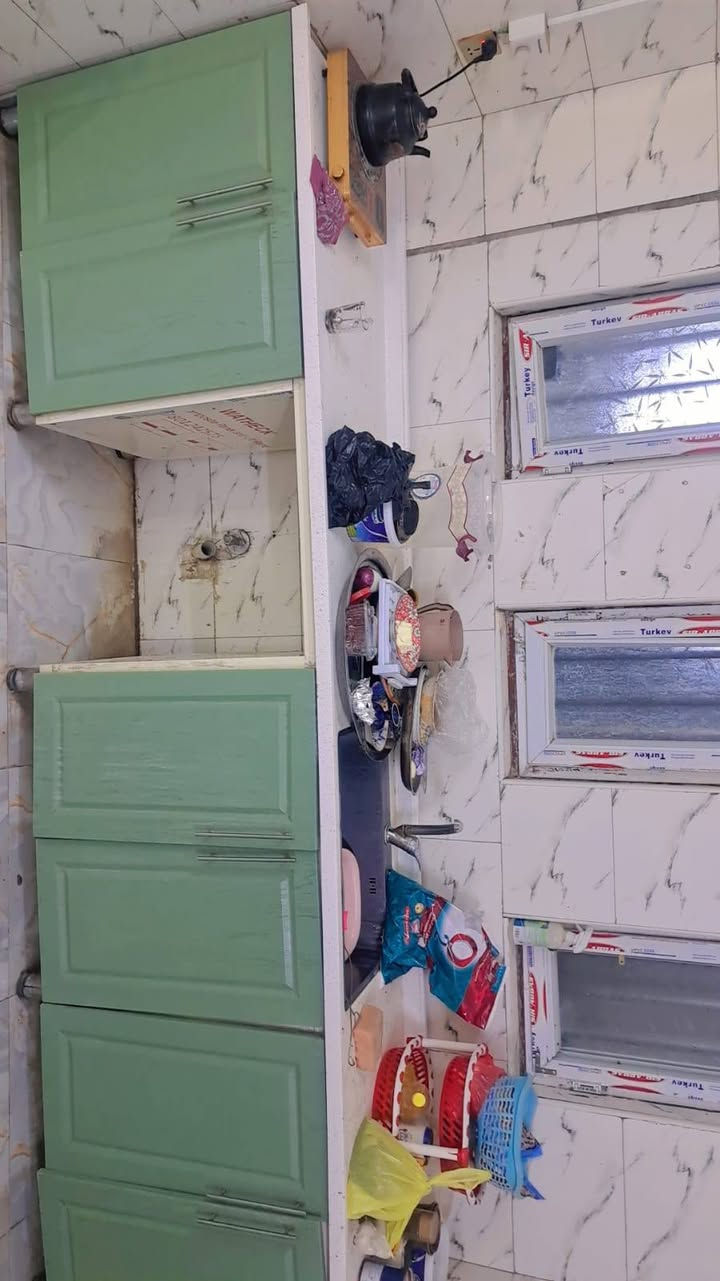 سلام عليكم للبيع كاونتر مستعمل نظيف نجف شعر مناسب
