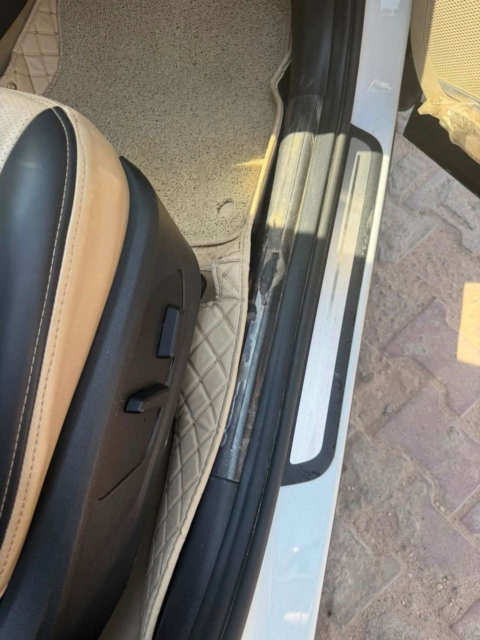 سلام عليكم سيارة سبورتج خليجية موديل 25 مكفوله بغداد باسمي مااشيه 16 الف سيارة فول عنوان:بغداد مدينة الصدر***********
