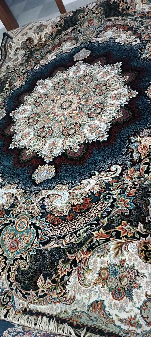 سلام علیکم ئەم فەرشە ئێرانیەم هەیە بۆ فرۆشتن 700 شانەی دەرەجەیەکە قیاسی 3 بە 4 رە یەکتاکە بێ عەیب و بێ کێشەیە بەشەرتە بۆ کڕین لەسلێمانیم پەیوەندیم پێوەبکەن
*********** السليمانية, العراق
