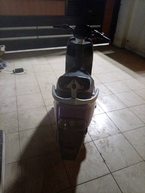 دراجه شحن ريان مقفوله كفوله عامه ست بطاريات اي عطل اي غلط بالدراجه ماكو فقط اكو عواج بالماشة انقلبت بيها قلبه واحده واللي شويه من الماشة انعوجت 
السعر 400,000 وبيها مجال العنوان بغداد الطي وموجود توصيل داخل الكاظميه والطي والحريه فقط