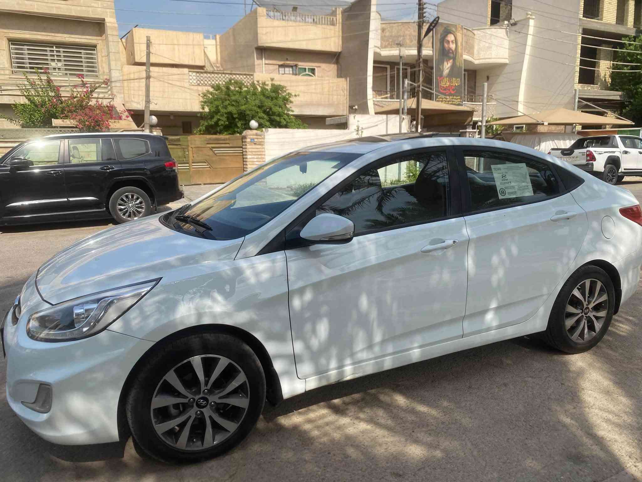 السلام عليكم 
اكسنت خليجي ٢٠١٥ رقم بغداد الجديد
محرك ١٦٠٠ كير تبريد صدر ممتازات سياره جاهزه ماشيه ٩٠٧٠٠ كيلو متر محرك مامفتوح
بيه صبغ ربع البنيد وشويه من الجاملغ ومكان الرقم في صندوق السياره ومؤشر على مكان الصبغ سعر ٩٦$ وبيه مجال 
الاتصال ***********
عنوان بغداد الكرخ

نص مكتوب في الصور:
- توصيف