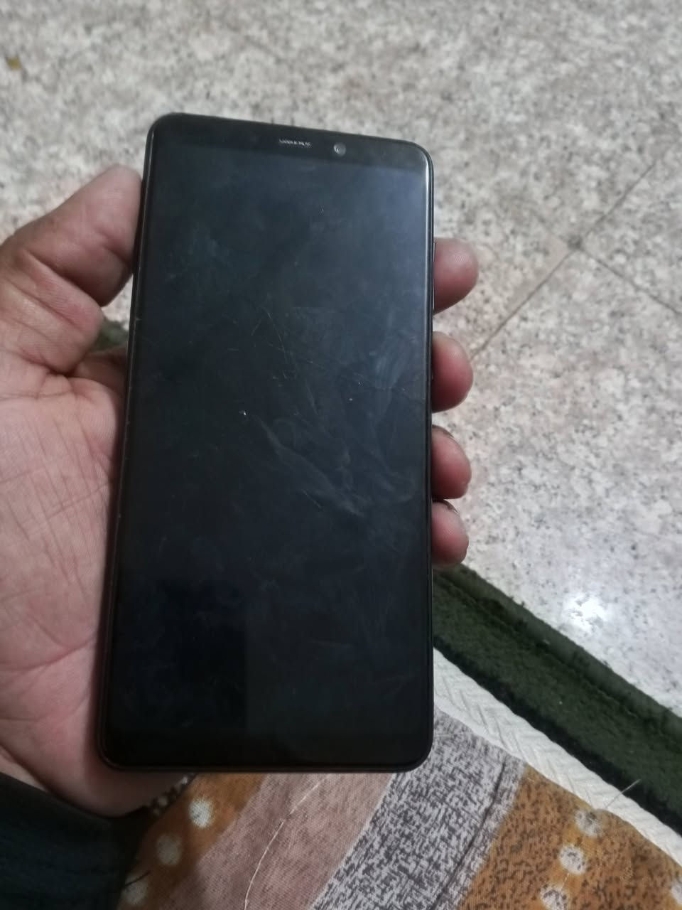 موبايل سامسونج جالكسي Galaxy A9 للبيع العنوان بغداد كماليه شارع نهايه السبعين و50 وبي مجال متواجد واتساب *********** هل موجود قدامك بي فطر بالشاشه وبالظهر
