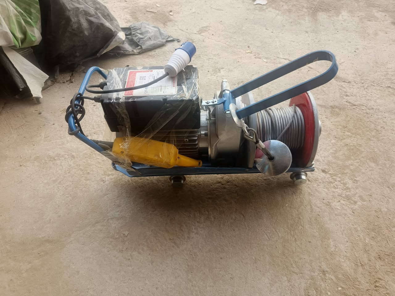 وانج كهربائية جديدة حمولة نص طن رقم التواصل ***********
