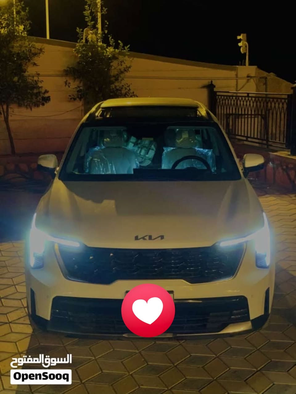 سورنتو ٢٤ سته سلندر فول واحد على واحد فتحه بانوراما داتا شو شحن وايرليس ملاحظه بارد بالباب. والجاملغ الامامي جهه الراكب  سبعه راكب ٣ قطع تبريد رقم السياره اربيل باسمي
 تحويل مباشر السعر المطلوب ٢٨٥ وبيها مجال ***********

نص مكتوب في الصور:
- السوق المفتوح OpenSooq
- السوق المفتوح
- OpenSooq