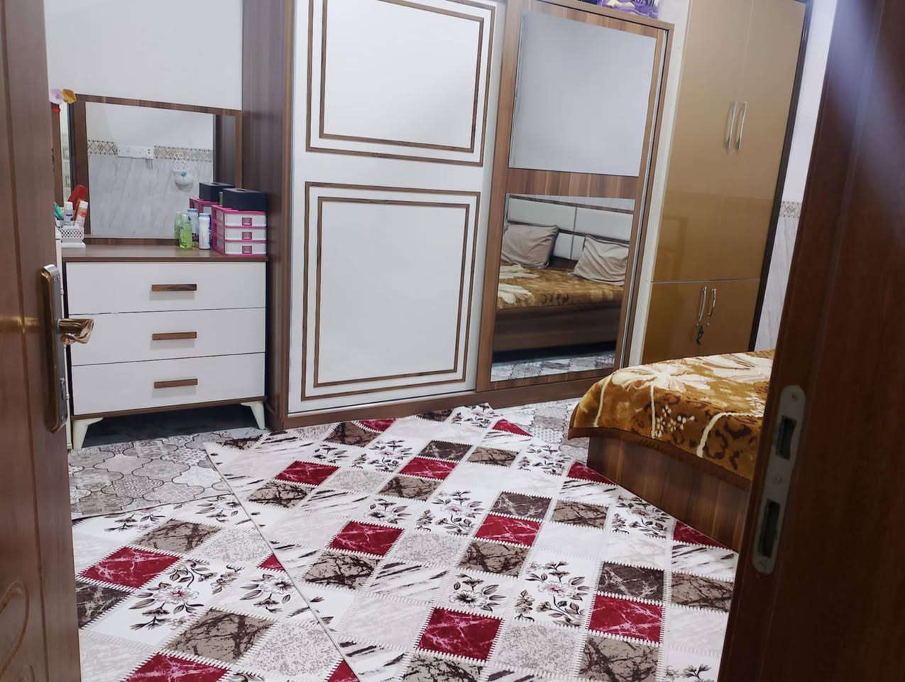 بۆفرۆشتن زۆر پاکو جوانە کەم بەکارهاتوە سێ پارچەە نرخی 300هەزارو مامەڵە ژ.م***********
