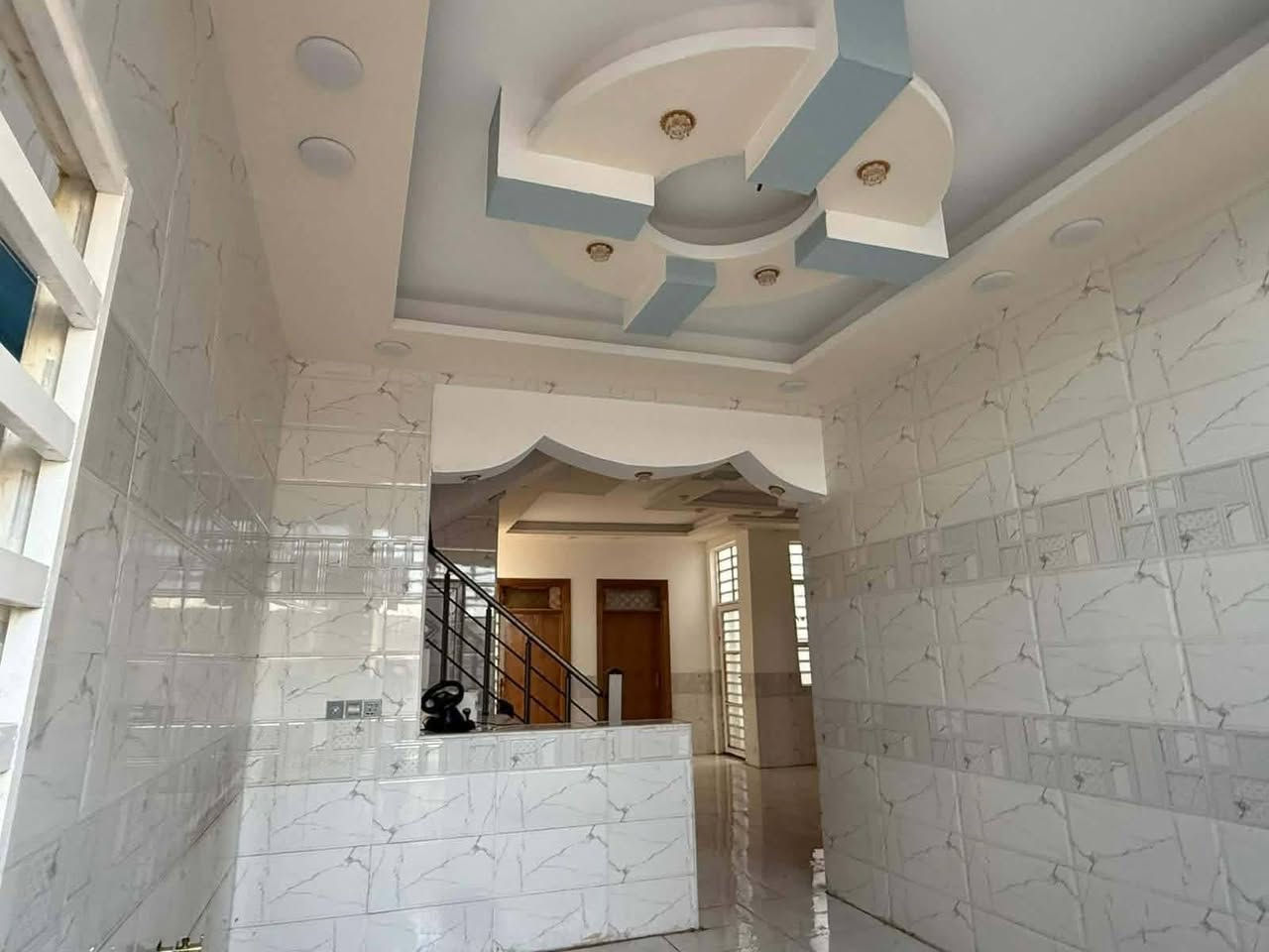 صباح الخير توفر بيت مساحه 150 بيع مستعجل خط اول بسعر 60 مع المجال  لحكو🏃🏾‍♂️🏃🏾‍♂️
سلام عليكم البيت مساحه 150 متر زراعي سند 25 
الموقع نجف شارع الصب مقابل الملحق خط اول

شمرت عصه عن الشارع 🏑😉 

 بناء حديث طابوق سقف صب اساس صب 
  محتوياته غرفتين نوم صاله ستقبال مناور صحيات طارمه 

كافة الخدمات متوفره 

ملاحضه صاحب البيت عنده عمليه بل خارج ومستعجل على بيعته اليوم قبل باجر 

للاستفسار ☎️‏‪***********‬‏☎️
متوفر وتساب 

تواصل ولباقي يمي
